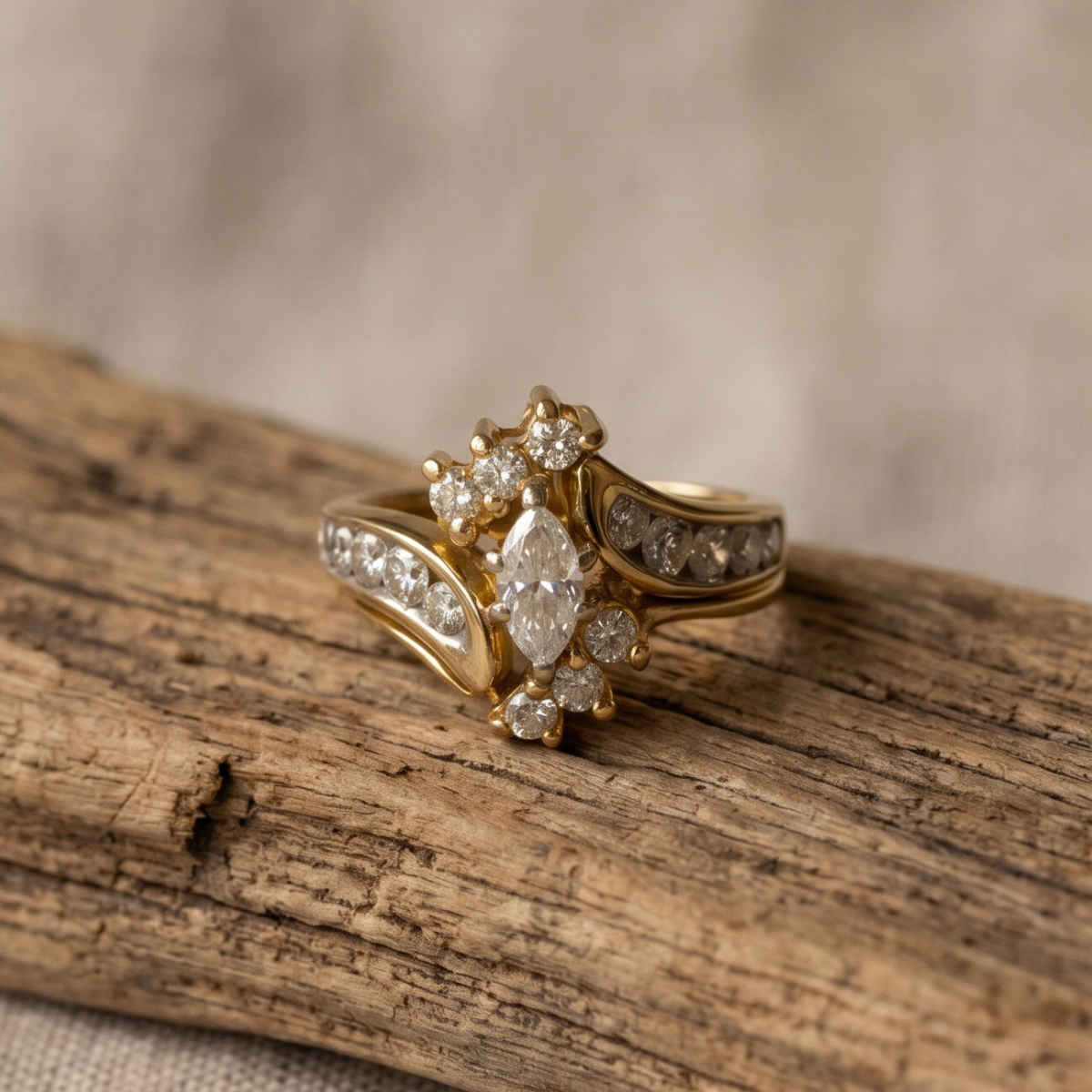 Vintage Zirconia Inlaid Gold Ring